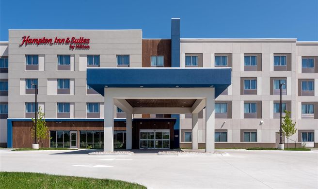 Hampton Inn Cadillac Exterior