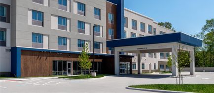 Hampton Inn Cadillac Exterior
