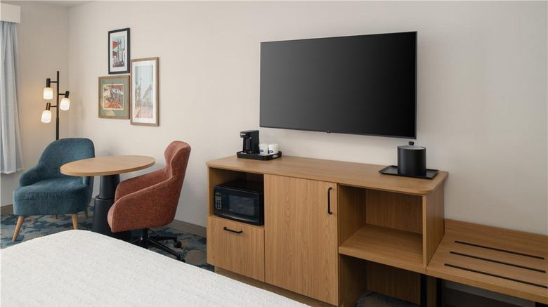 <b>Hampton Inn by Hilton North Hollywood Room</b>. Images powered by <a href="https://iceportal.shijigroup.com/" title="IcePortal" target="_blank">IcePortal</a>.