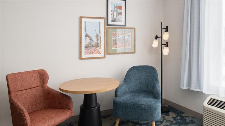 <b>Hampton Inn by Hilton North Hollywood Room</b>. Images powered by <a href="https://iceportal.shijigroup.com/" title="IcePortal" target="_blank">IcePortal</a>.