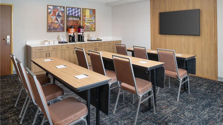 <b>Hampton Inn by Hilton North Hollywood Meeting</b>. Images powered by <a href="https://iceportal.shijigroup.com/" title="IcePortal" target="_blank">IcePortal</a>.