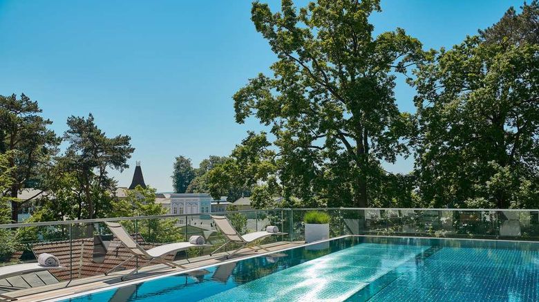 <b>Roewers Wellness & Spa Hotel Pool</b>. Images powered by <a href="https://iceportal.shijigroup.com/" title="IcePortal" target="_blank">IcePortal</a>.