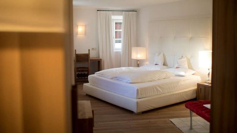 <b>Romantik Hotel Turm Room</b>. Images powered by <a href="https://iceportal.shijigroup.com/" title="IcePortal" target="_blank">IcePortal</a>.