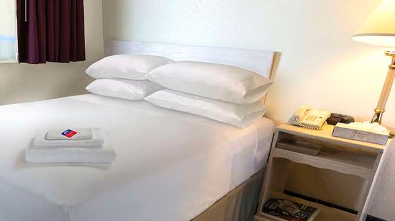 <b>Americas Best Value Inn Edgewood Room</b>. Images powered by <a href="https://iceportal.shijigroup.com/" title="IcePortal" target="_blank">IcePortal</a>.