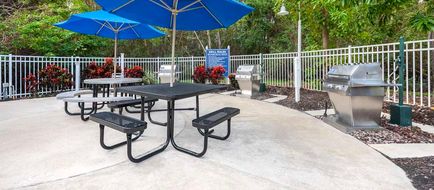 Hilton Vacation Club Cypress Pointe Exterior