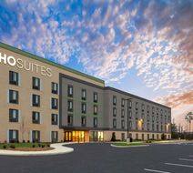 Echo Suites Richmond West Exterior