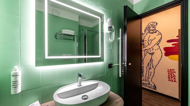 Muraless Art Hotel Room