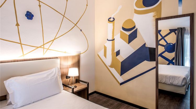 Muraless Art Hotel Room
