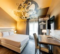 Muraless Art Hotel Room