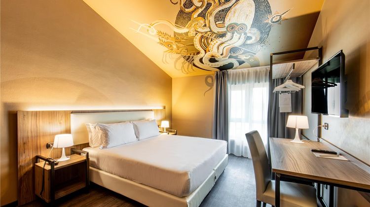 Muraless Art Hotel Room
