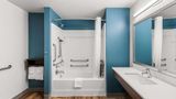 WoodSpring Suites Kansas City Airport Room