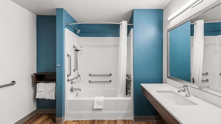 WoodSpring Suites Kansas City Airport Room