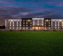 WoodSpring Suites Kansas City Airport Exterior