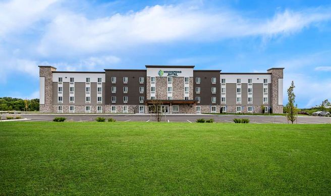 WoodSpring Suites Kansas City Airport Exterior