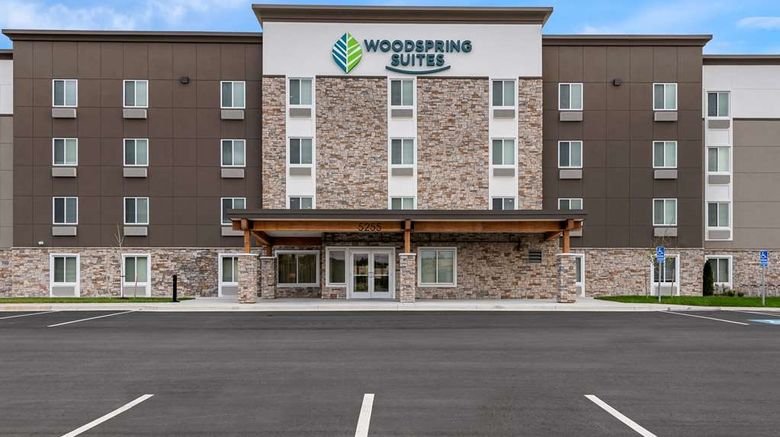 <b>WoodSpring Suites Kansas City Airport Exterior</b>. Images powered by <a href="https://iceportal.shijigroup.com/" title="IcePortal" target="_blank">IcePortal</a>.