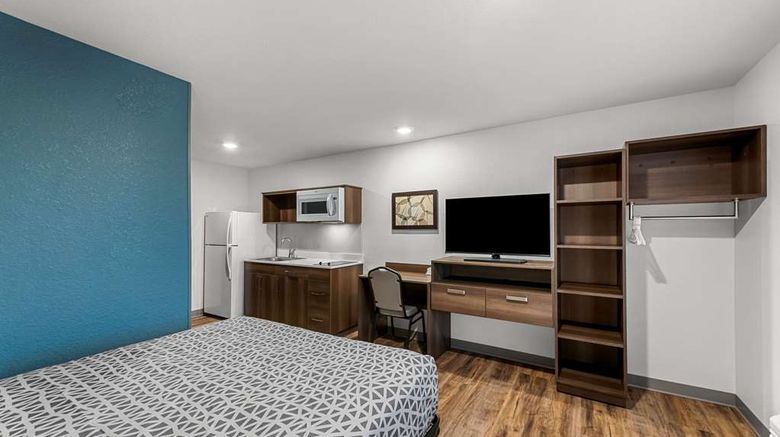 <b>WoodSpring Suites Kansas City Airport Suite</b>. Images powered by <a href="https://iceportal.shijigroup.com/" title="IcePortal" target="_blank">IcePortal</a>.