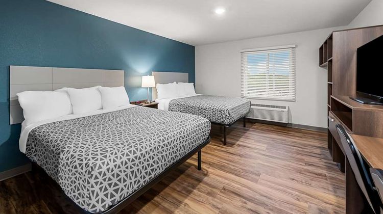 WoodSpring Suites Kansas City Airport Suite
