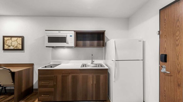<b>WoodSpring Suites Kansas City Airport Suite</b>. Images powered by <a href="https://iceportal.shijigroup.com/" title="IcePortal" target="_blank">IcePortal</a>.
