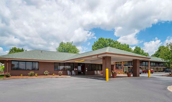 Quality Inn Exterior