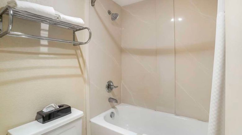 <b>Quality Inn Room</b>. Images powered by <a href="https://iceportal.shijigroup.com/" title="IcePortal" target="_blank">IcePortal</a>.
