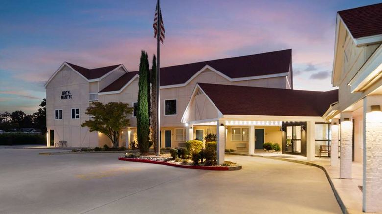 The Elizabethan Inn Exterior. Images powered by <a href="https://iceportal.shijigroup.com" target="_blank" rel="noopener">Ice Portal</a>.