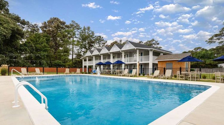 The Elizabethan Inn Pool