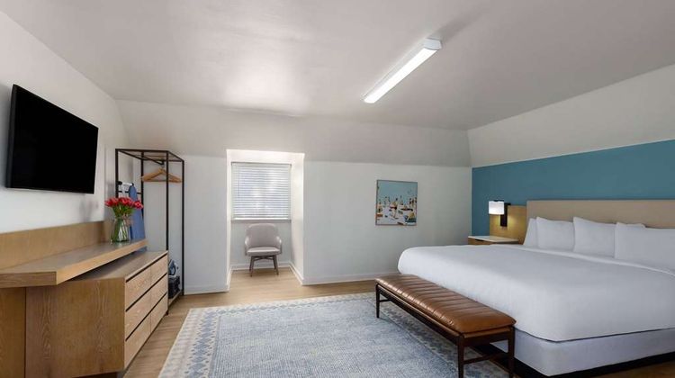 The Elizabethan Inn Suite