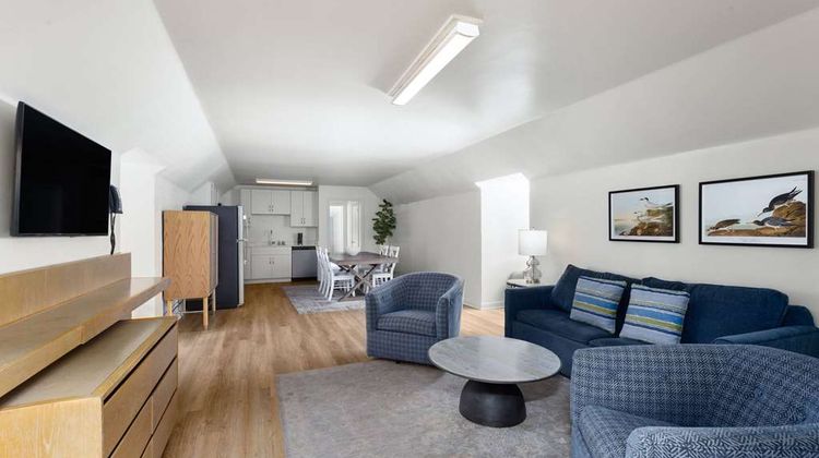 The Elizabethan Inn Suite