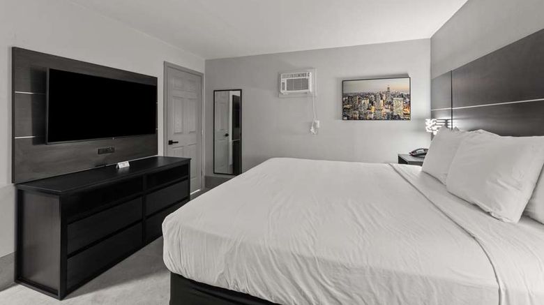 <b>GuestHouse Laredo Room</b>. Images powered by <a href="https://iceportal.shijigroup.com/" title="IcePortal" target="_blank">IcePortal</a>.