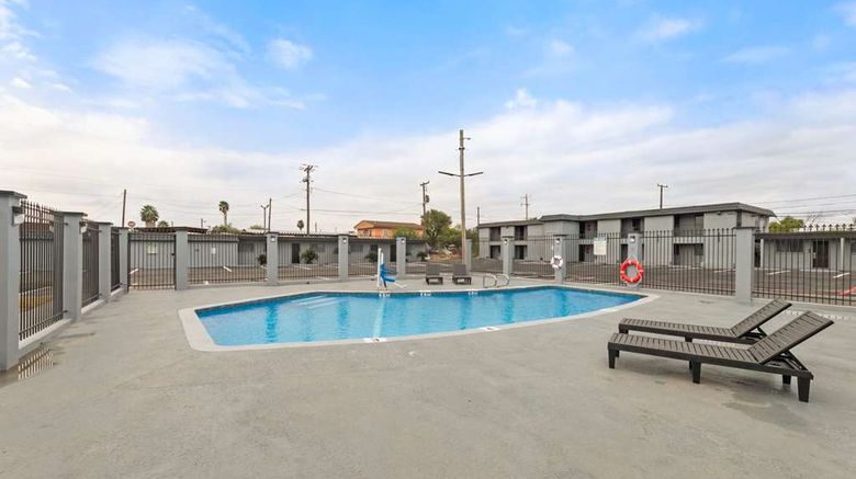 <b>GuestHouse Laredo Pool</b>. Images powered by <a href="https://iceportal.shijigroup.com/" title="IcePortal" target="_blank">IcePortal</a>.