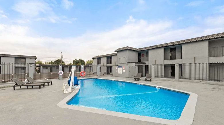 <b>GuestHouse Laredo Pool</b>. Images powered by <a href="https://iceportal.shijigroup.com/" title="IcePortal" target="_blank">IcePortal</a>.