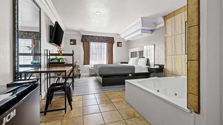 Rodeway Inn Santa Ana Garden Grove Suite