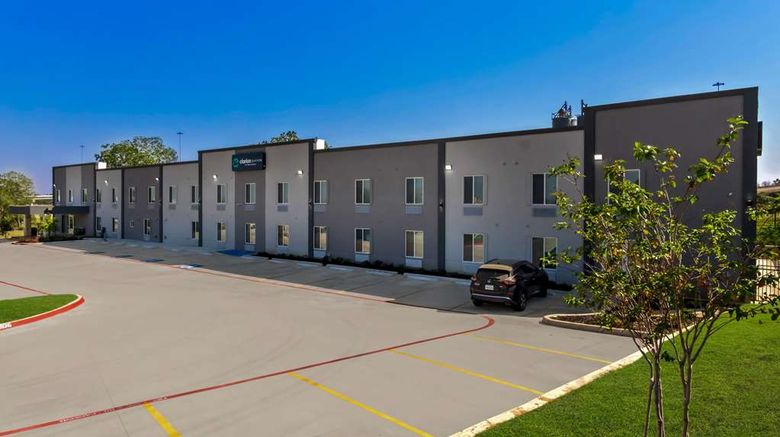 Clarion Pointe Fort Worth East Exterior. Images powered by <a href="https://iceportal.shijigroup.com" target="_blank" rel="noopener">Ice Portal</a>.