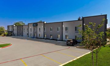Clarion Pointe Fort Worth East