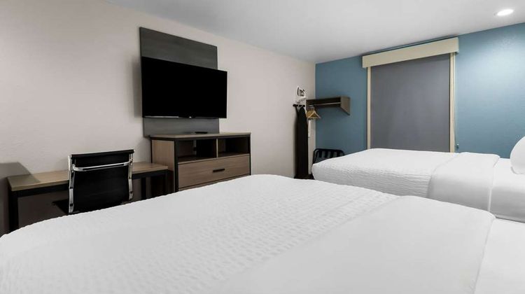 Clarion Pointe Fort Worth East Room