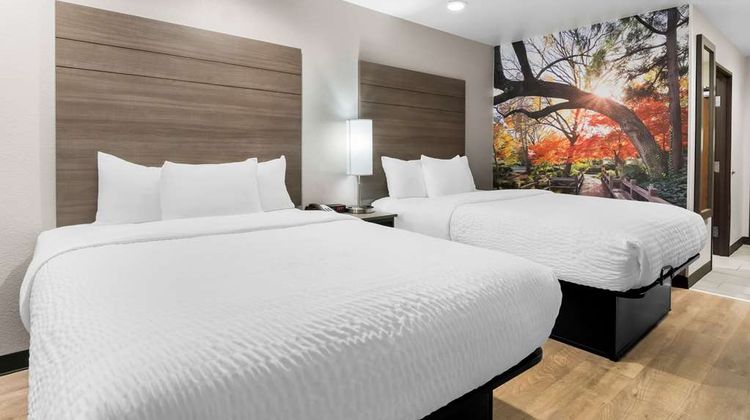 Clarion Pointe Fort Worth East Room