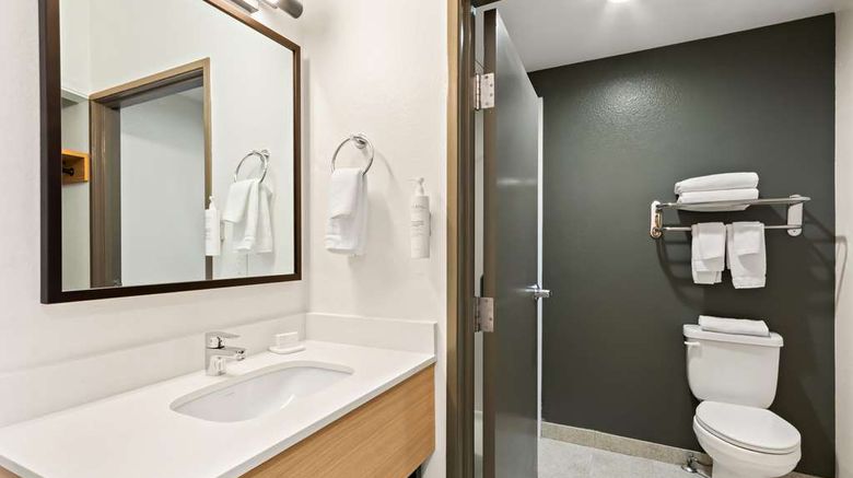 <b>Spark by Hilton Fountain Hills Scottsdal Room</b>. Images powered by <a href="https://iceportal.shijigroup.com/" title="IcePortal" target="_blank">IcePortal</a>.