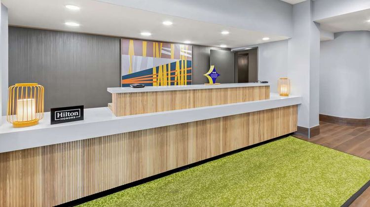 Spark by Hilton Fountain Hills Scottsdal Lobby