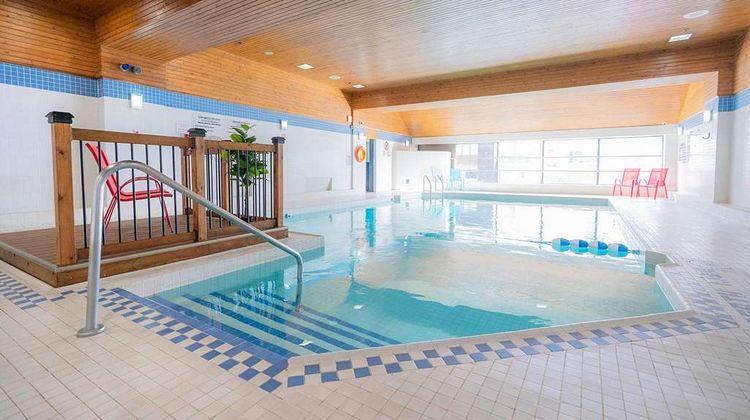 DoubleTree by Hilton Ottawa Downtown Pool
