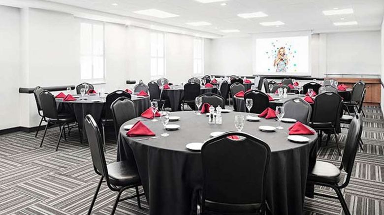 <b>DoubleTree by Hilton Ottawa Downtown Meeting</b>. Images powered by <a href="https://iceportal.shijigroup.com/" title="IcePortal" target="_blank">IcePortal</a>.