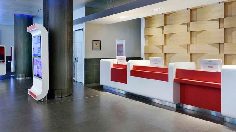 <b>DoubleTree by Hilton Ottawa Downtown Lobby</b>. Images powered by <a href="https://iceportal.shijigroup.com/" title="IcePortal" target="_blank">IcePortal</a>.