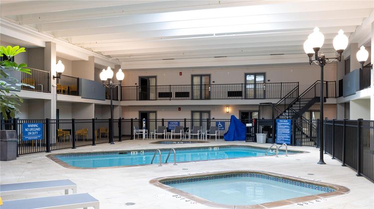 DoubleTree by Hilton Austin Pool