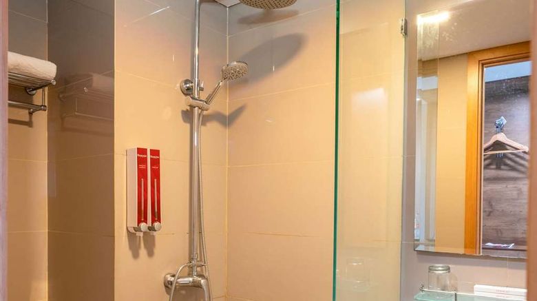 <b>Ramada by Wyndham Serpong Room</b>. Images powered by <a href="https://iceportal.shijigroup.com/" title="IcePortal" target="_blank">IcePortal</a>.