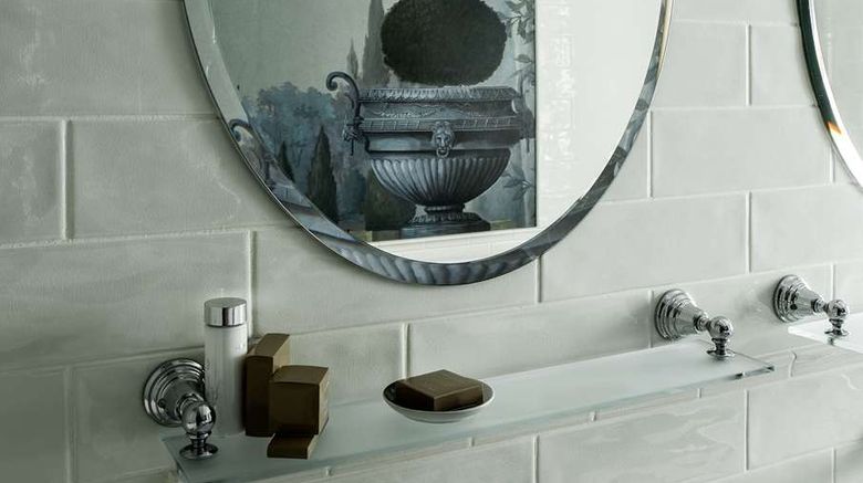 <b>Hotel Charles V Room</b>. Images powered by <a href="https://iceportal.shijigroup.com/" title="IcePortal" target="_blank">IcePortal</a>.