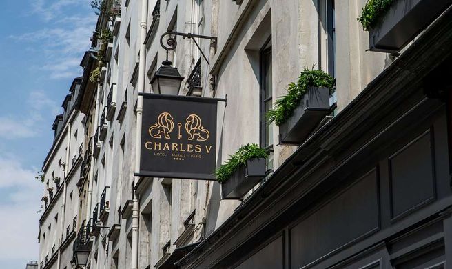 Hotel Charles V Exterior
