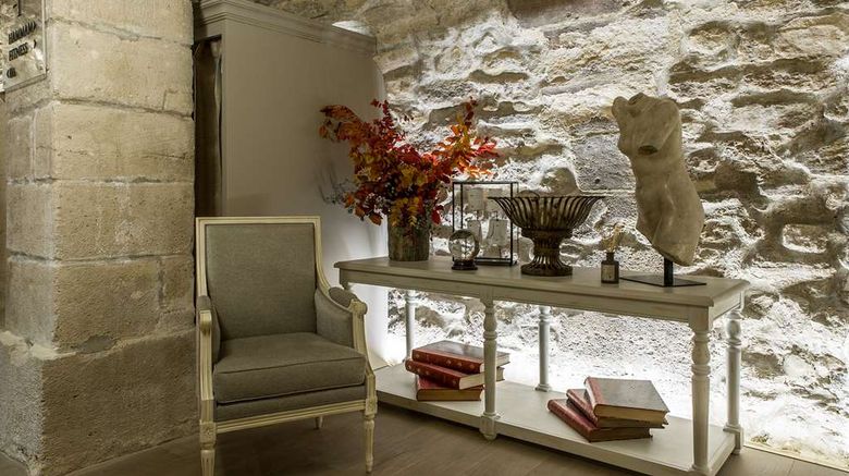<b>Hotel Charles V Lobby</b>. Images powered by <a href="https://iceportal.shijigroup.com/" title="IcePortal" target="_blank">IcePortal</a>.