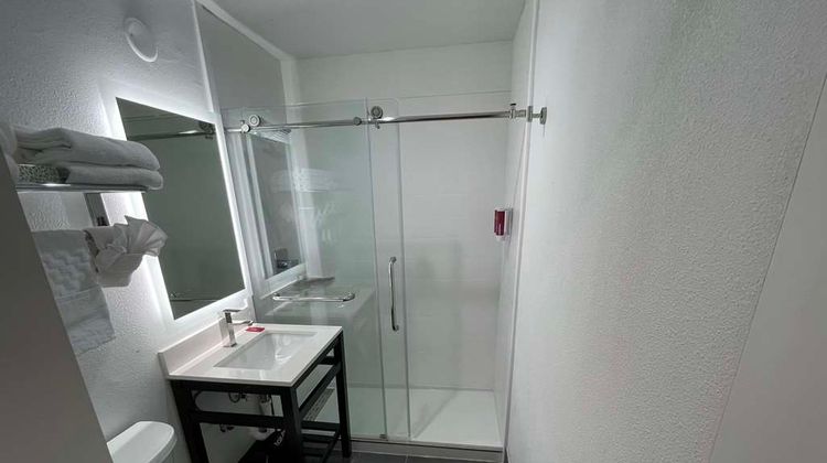 The Midtowner Hotel, SureStay Collection Room