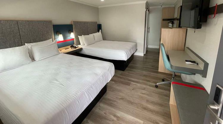 The Midtowner Hotel, SureStay Collection Room