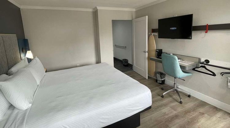 The Midtowner Hotel, SureStay Collection Room