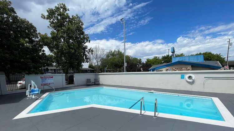 The Midtowner Hotel, SureStay Collection Pool